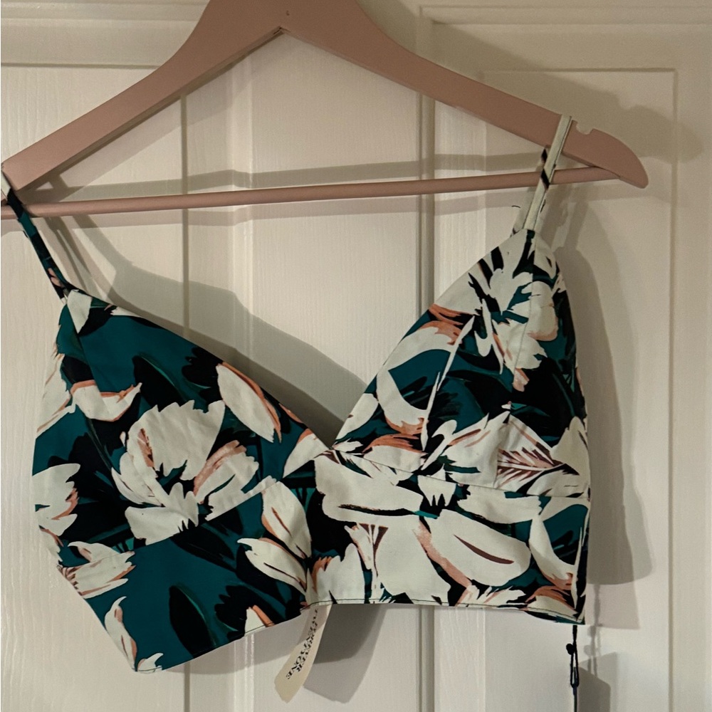 NEW WITH TAGS!!! Floral bralette / crop top Size large